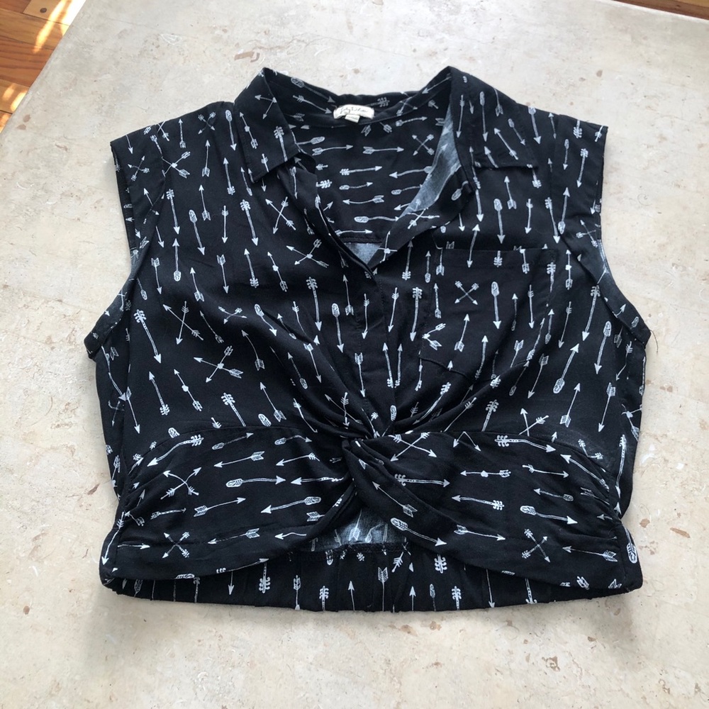 Button-Up Arrow Print Crop Top